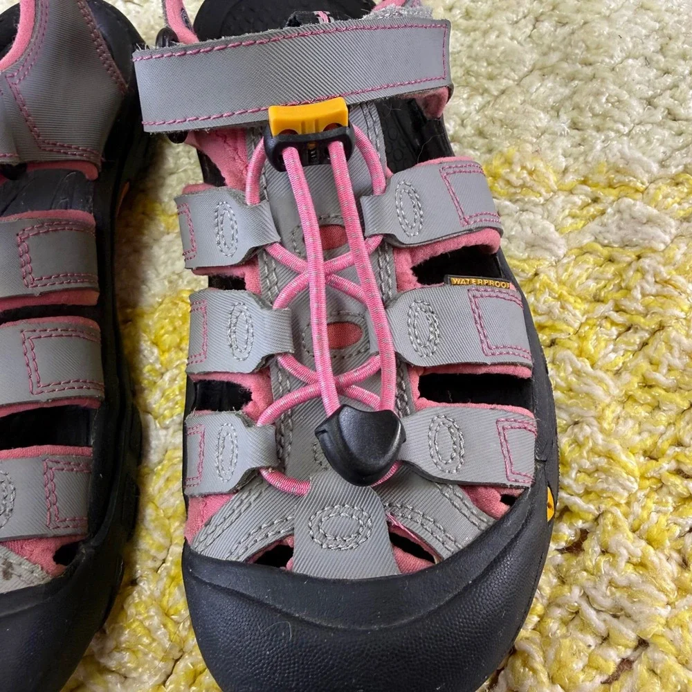 Keen Newport H2 Waterproof Sport Sandals Grey Pink Womens 5 9209-NTGR like new